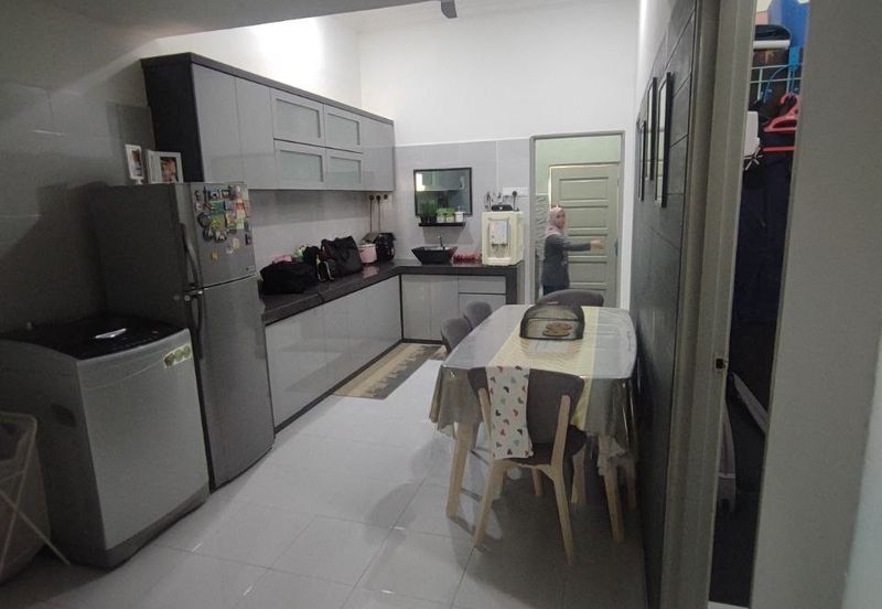 TERES 1 1/2TINGKAT PERUMAHAN BANDAR KUANTAN PUTRI 