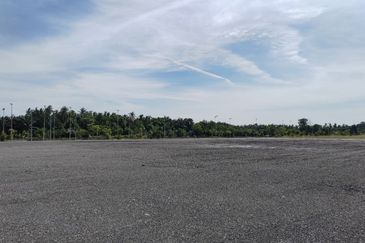 West Port, Pulau Indah