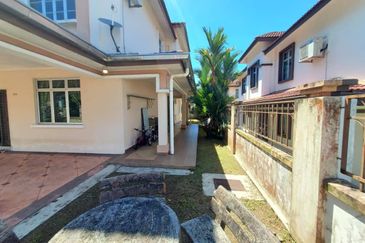 Kulai Bandar Putra - Jalan Kempas - Double Storey Semi-D 10-ft vacant Land