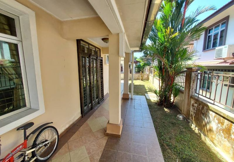 Kulai Bandar Putra - Jalan Kempas - Double Storey Semi-D 10-ft vacant Land