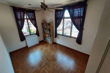 Kulai Bandar Putra - Jalan Kempas - Double Storey Semi-D 10-ft vacant Land