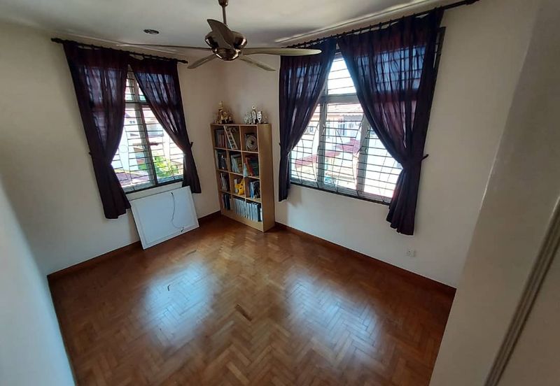 Kulai Bandar Putra - Jalan Kempas - Double Storey Semi-D 10-ft vacant Land