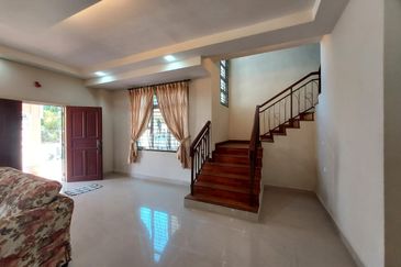 Kulai Bandar Putra - Jalan Kempas - Double Storey Semi-D 10-ft vacant Land