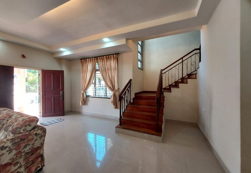 Kulai Bandar Putra - Jalan Kempas - Double Storey Semi-D 10-ft vacant Land