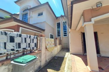 Kulai Bandar Putra - Jalan Kempas - Double Storey Semi-D 10-ft vacant Land