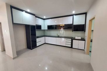 Kulai Bandar Putra - Jalan Kempas - Double Storey Semi-D 10-ft vacant Land