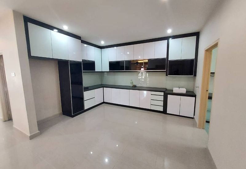 Kulai Bandar Putra - Jalan Kempas - Double Storey Semi-D 10-ft vacant Land