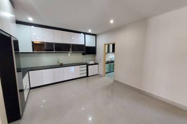 Kulai Bandar Putra - Jalan Kempas - Double Storey Semi-D 10-ft vacant Land