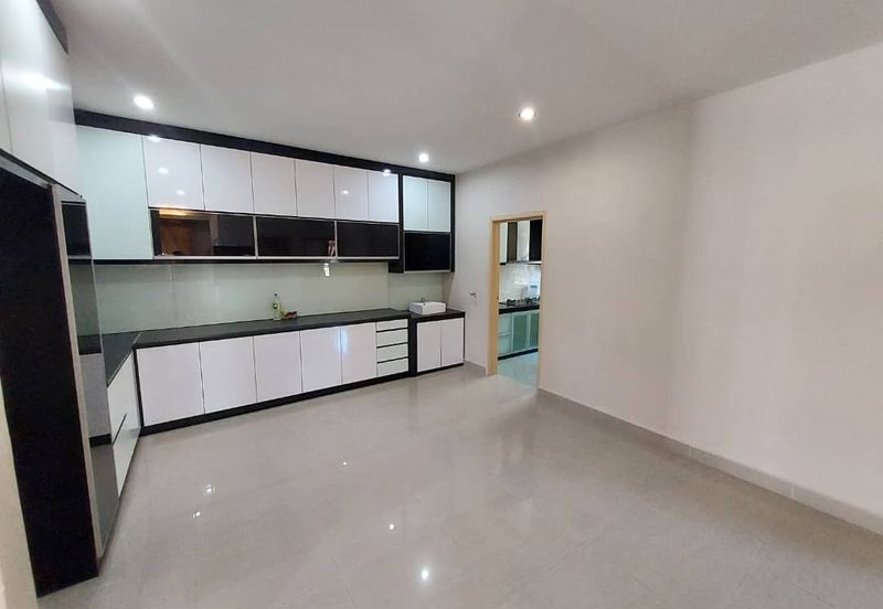 Kulai Bandar Putra - Jalan Kempas - Double Storey Semi-D 10-ft vacant Land