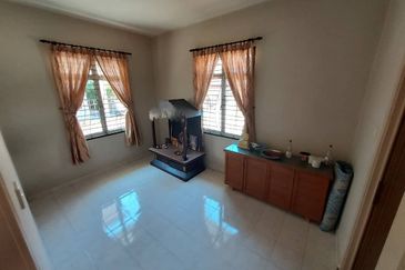 Kulai Bandar Putra - Jalan Kempas - Double Storey Semi-D 10-ft vacant Land