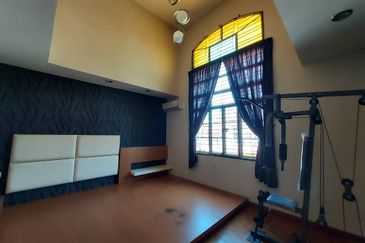 Kulai Bandar Putra - Jalan Kempas - Double Storey Semi-D 10-ft vacant Land