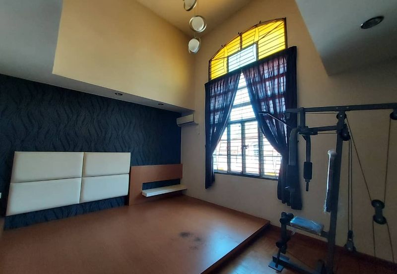 Kulai Bandar Putra - Jalan Kempas - Double Storey Semi-D 10-ft vacant Land