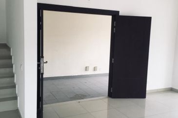 Kulai - Jalan Desa Baiduri - Double Storey Semi D Corner lot