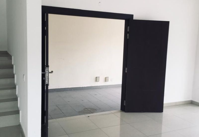 Kulai - Jalan Desa Baiduri - Double Storey Semi D Corner lot