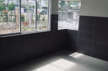 Kulai - Jalan Desa Baiduri - Double Storey Semi D Corner lot