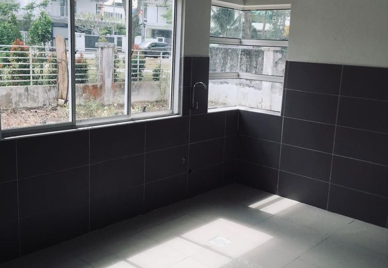 Kulai - Jalan Desa Baiduri - Double Storey Semi D Corner lot