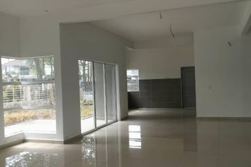 Kulai - Jalan Desa Baiduri - Double Storey Semi D Corner lot