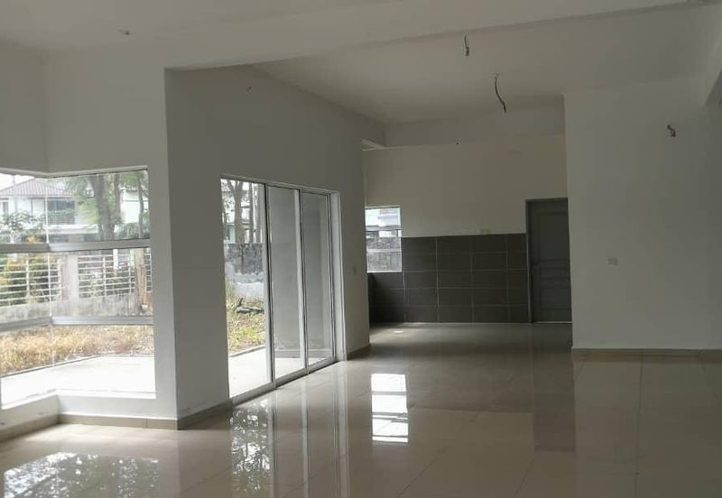 Kulai - Jalan Desa Baiduri - Double Storey Semi D Corner lot