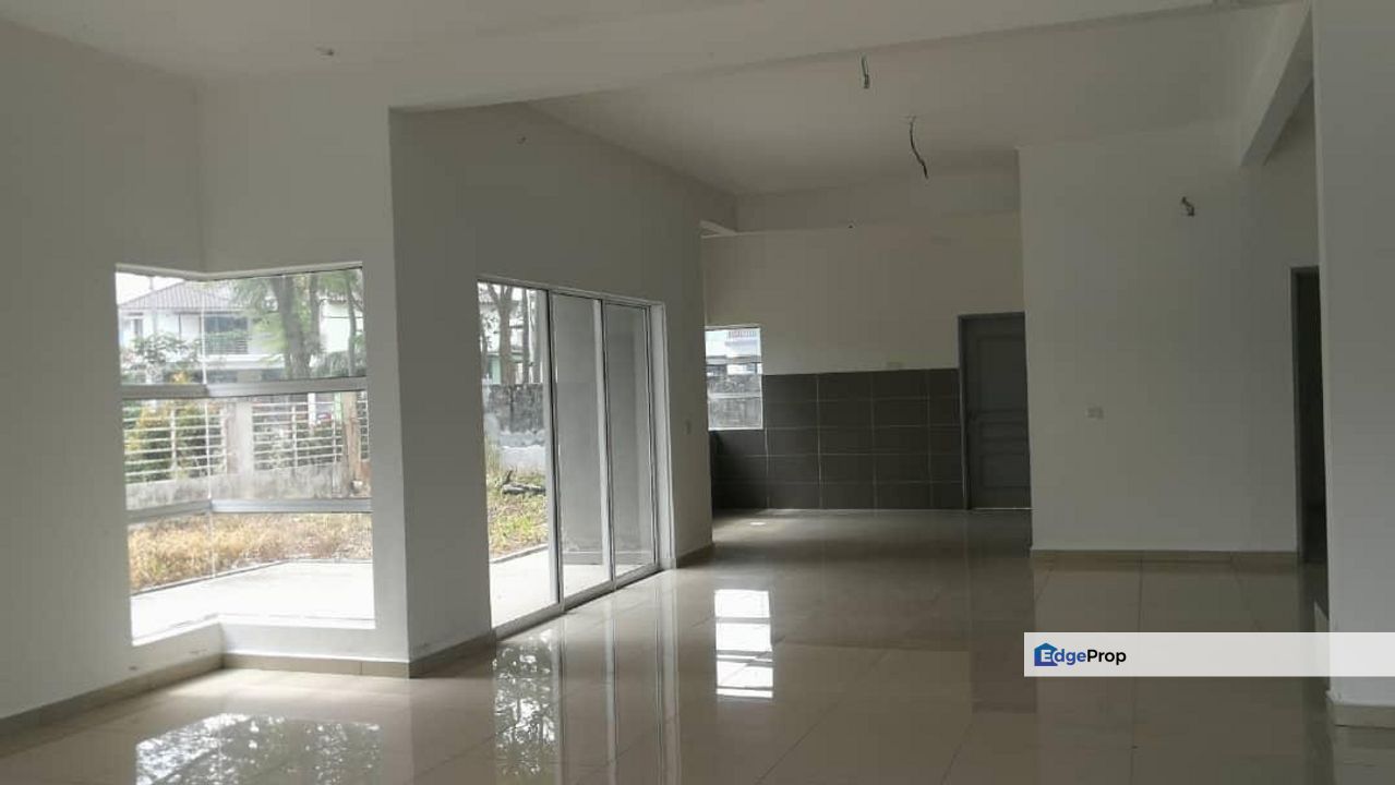 Kulai - Jalan Desa Baiduri - Double Storey Semi D Corner lot, Johor, Kulai