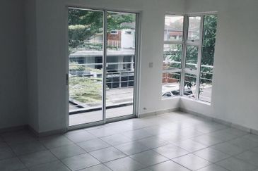 Kulai - Jalan Desa Baiduri - Double Storey Semi D Corner lot