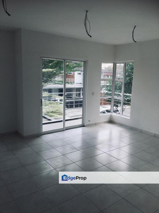 Kulai - Jalan Desa Baiduri - Double Storey Semi D Corner lot, Johor, Kulai