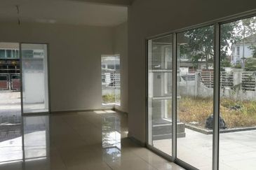 Kulai - Jalan Desa Baiduri - Double Storey Semi D Corner lot