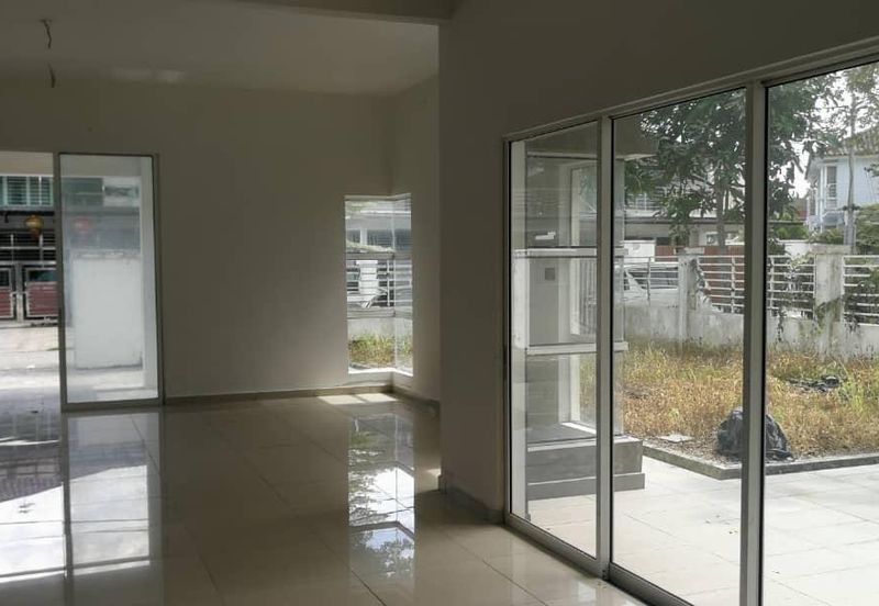 Kulai - Jalan Desa Baiduri - Double Storey Semi D Corner lot