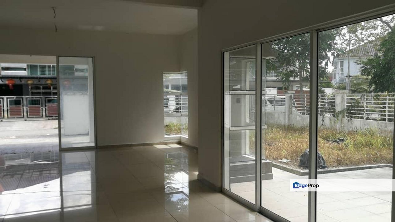 Kulai - Jalan Desa Baiduri - Double Storey Semi D Corner lot, Johor, Kulai