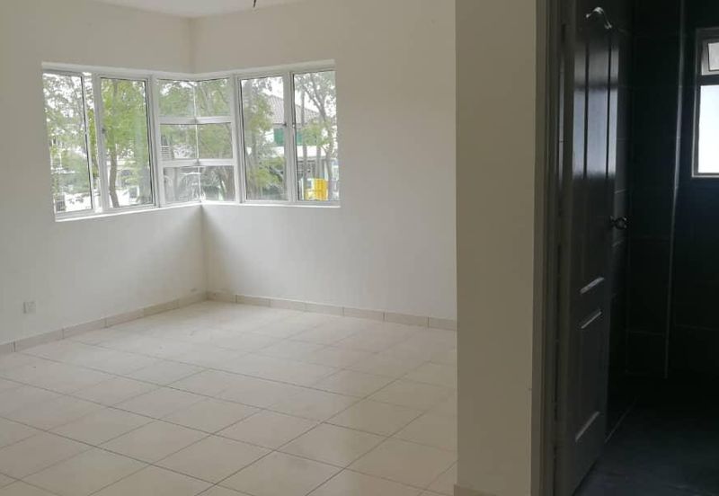 Kulai - Jalan Desa Baiduri - Double Storey Semi D Corner lot