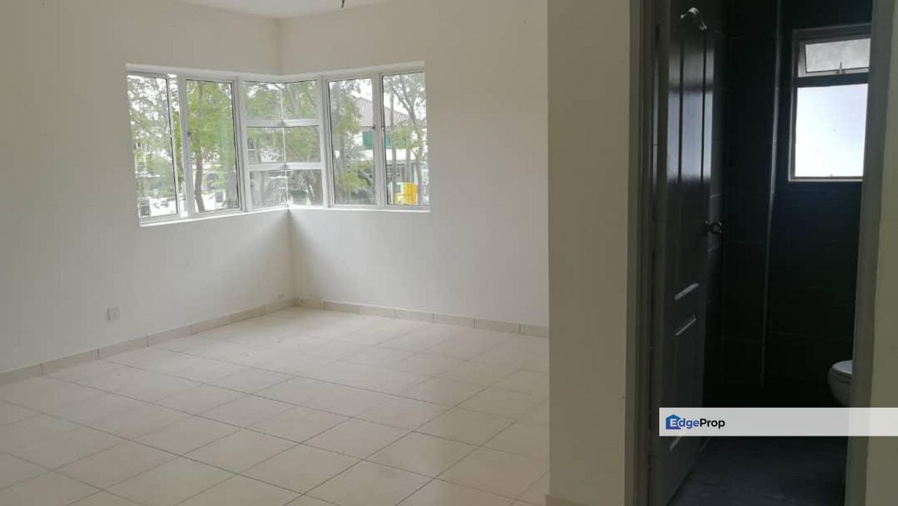 Kulai - Jalan Desa Baiduri - Double Storey Semi D Corner lot, Johor, Kulai