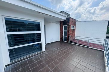 Kulai - Jalan Desa Baiduri 2 - Double Storey Terrace House