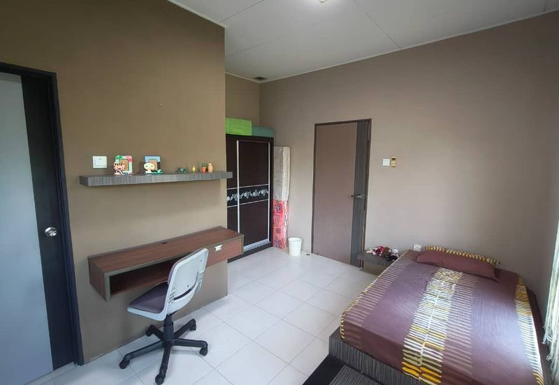 Kulai - Taman Scientex, Kelapa Sawit - 2 storey Semi D Corner Lot