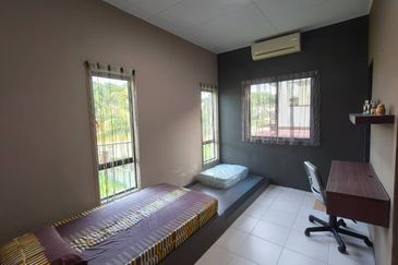 Kulai - Taman Scientex, Kelapa Sawit - 2 storey Semi D Corner Lot