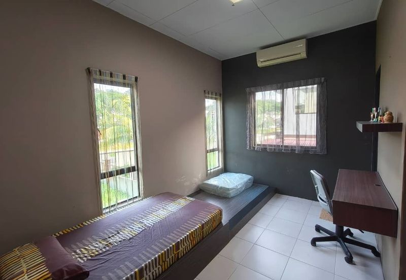 Kulai - Taman Scientex, Kelapa Sawit - 2 storey Semi D Corner Lot