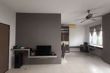 Kulai - Taman Scientex, Kelapa Sawit - 2 storey Semi D Corner Lot