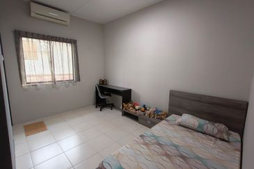 Kulai - Taman Scientex, Kelapa Sawit - 2 storey Semi D Corner Lot