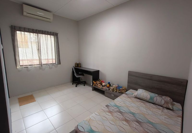 Kulai - Taman Scientex, Kelapa Sawit - 2 storey Semi D Corner Lot