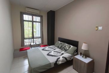 Kulai - Taman Scientex, Kelapa Sawit - 2 storey Semi D Corner Lot