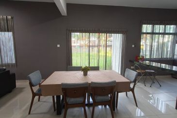 Kulai - Taman Scientex, Kelapa Sawit - 2 storey Semi D Corner Lot