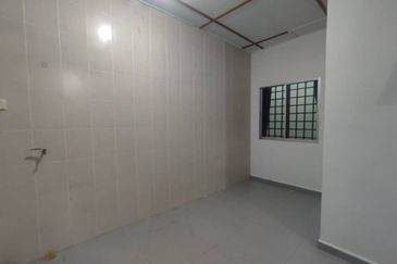 Kulai Indahpura - Jalan Kemboja ✅Double Storey Terrace House Unblock View