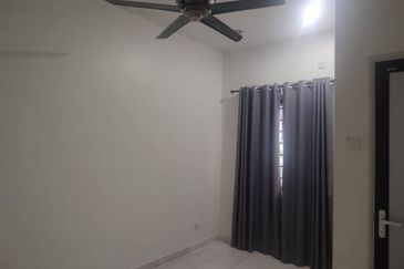 Kulai Indahpura - Jalan Kemboja ✅Double Storey Terrace House Unblock View