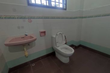 Kulai Indahpura - Jalan Kemboja ✅Double Storey Terrace House Unblock View