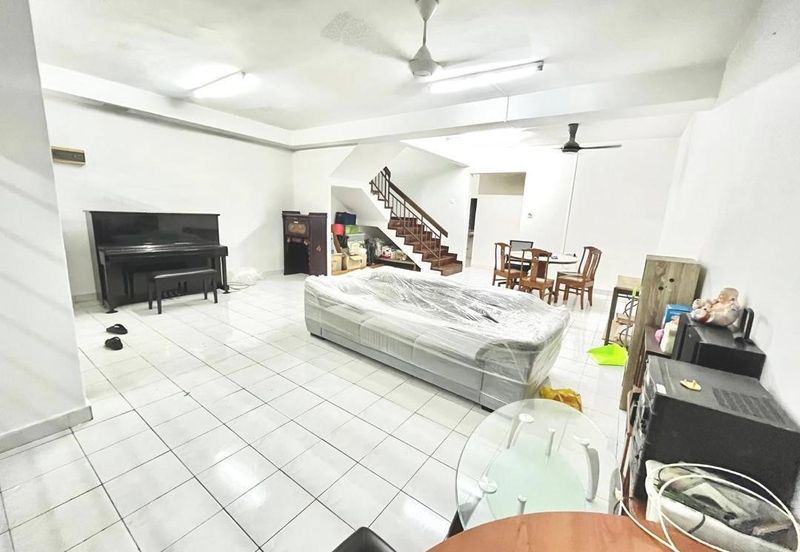 Kulai Bandar Putra  Jalan nuri - Double Storey House Full Loan Unit