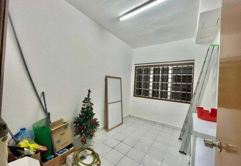 Kulai Bandar Putra  Jalan nuri - Double Storey House Full Loan Unit