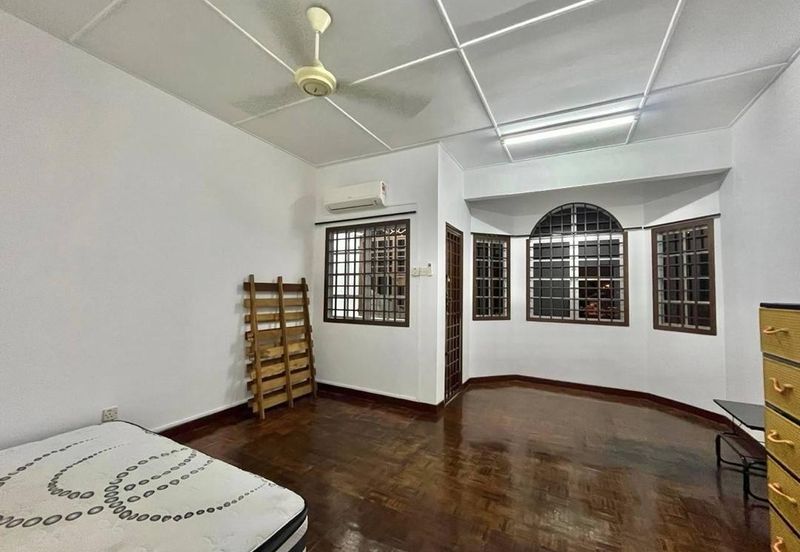 Kulai Bandar Putra  Jalan nuri - Double Storey House Full Loan Unit