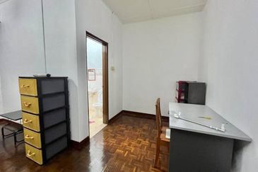 Kulai Bandar Putra  Jalan nuri - Double Storey House Full Loan Unit