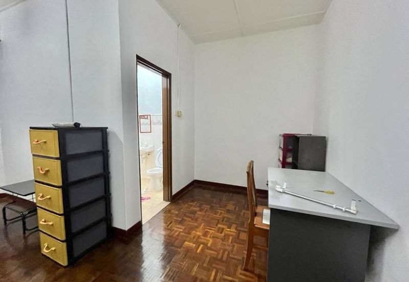 Kulai Bandar Putra  Jalan nuri - Double Storey House Full Loan Unit