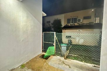 Kulai Bandar Putra  Jalan nuri - Double Storey House Full Loan Unit