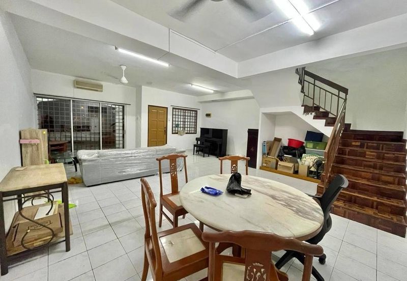 Kulai Bandar Putra  Jalan nuri - Double Storey House Full Loan Unit