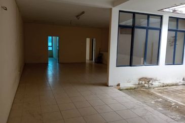 Kulai , Jalan Jambu Bol - Double Storey Terrace Shop - (Behind Public Bank Kulai) 